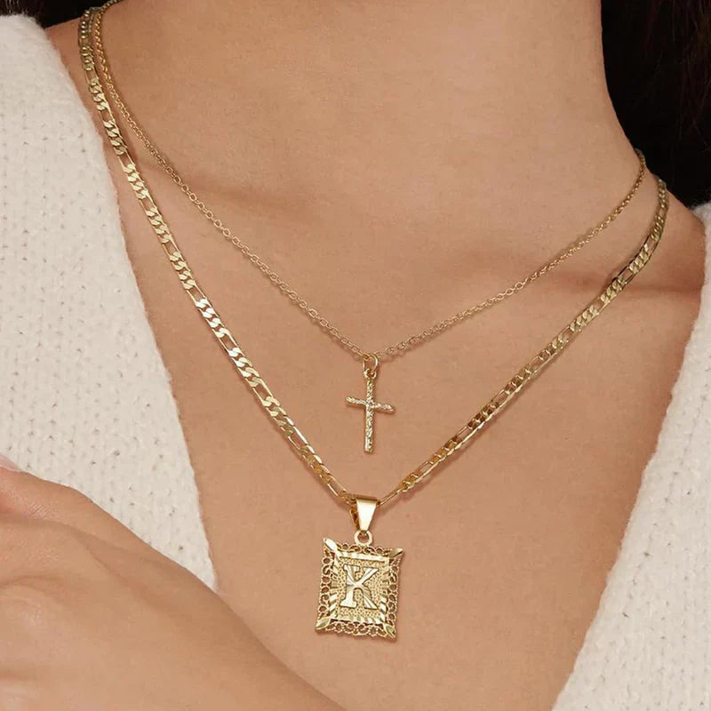 Conjunto de Collares de Oro con Inicial y Cruz