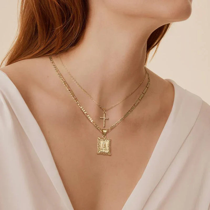 Conjunto de Collares de Oro con Inicial y Cruz