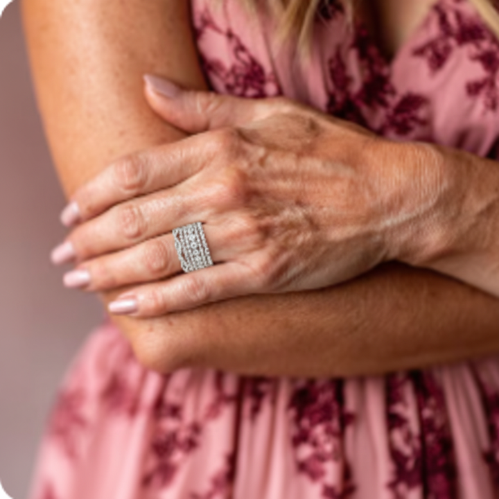 Anillo vintage con circonita en capas