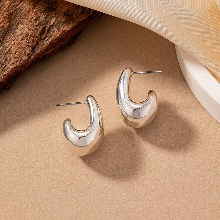Pendientes en C elegantes y minimalistas