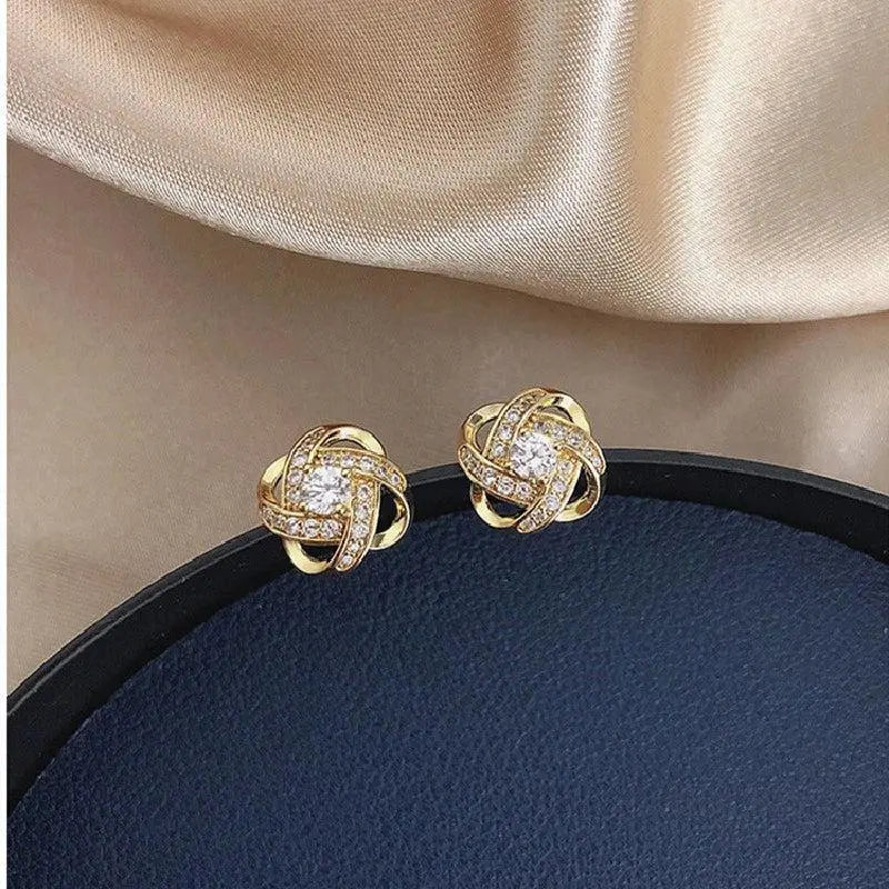 Pendientes cruzados en espiral de flor