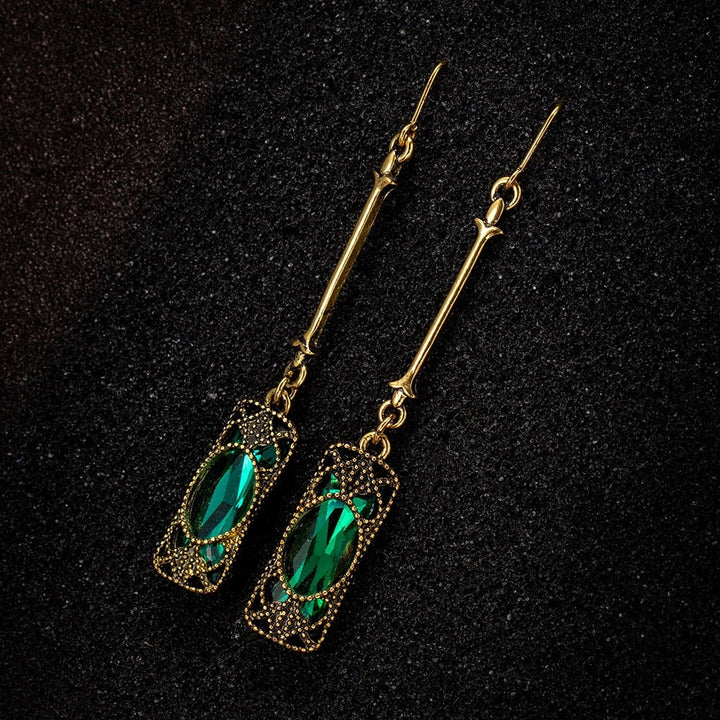 Pendientes dorados con colgante verde