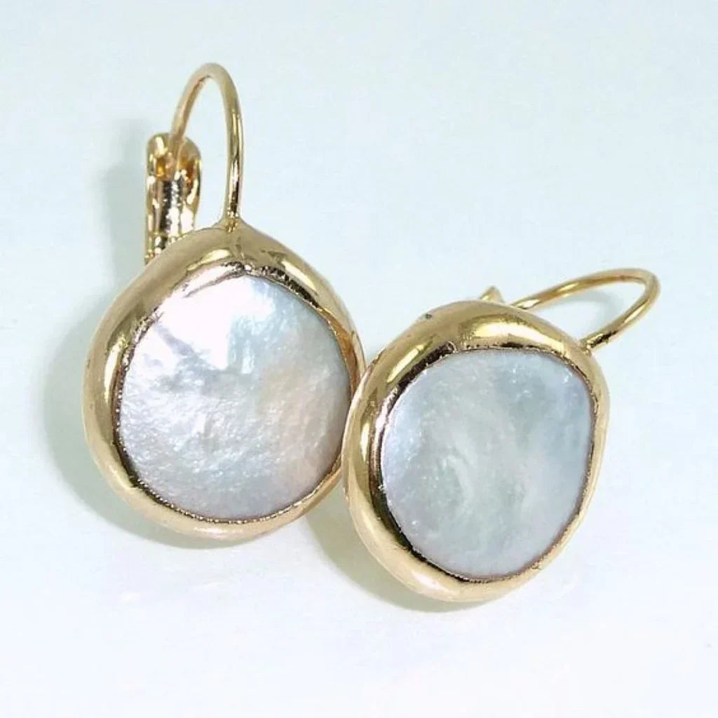 Pendientes retro dorados con piedra blanca
