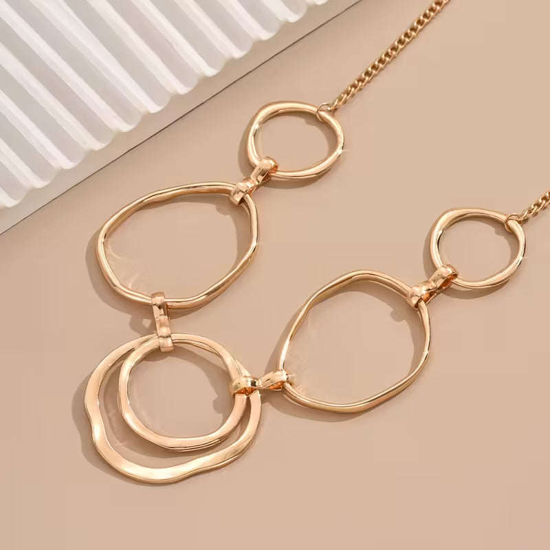 Collar con colgante inspirado en la elegancia vintage
