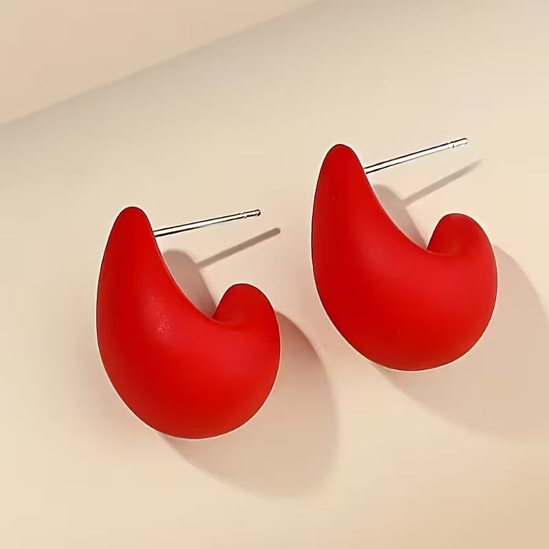 Pendientes en C elegantes y minimalistas