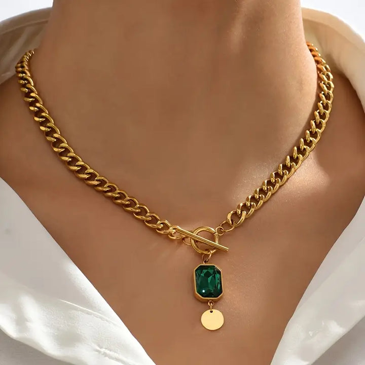 Collar de Oro con Piedra Esmeralda Preciosa