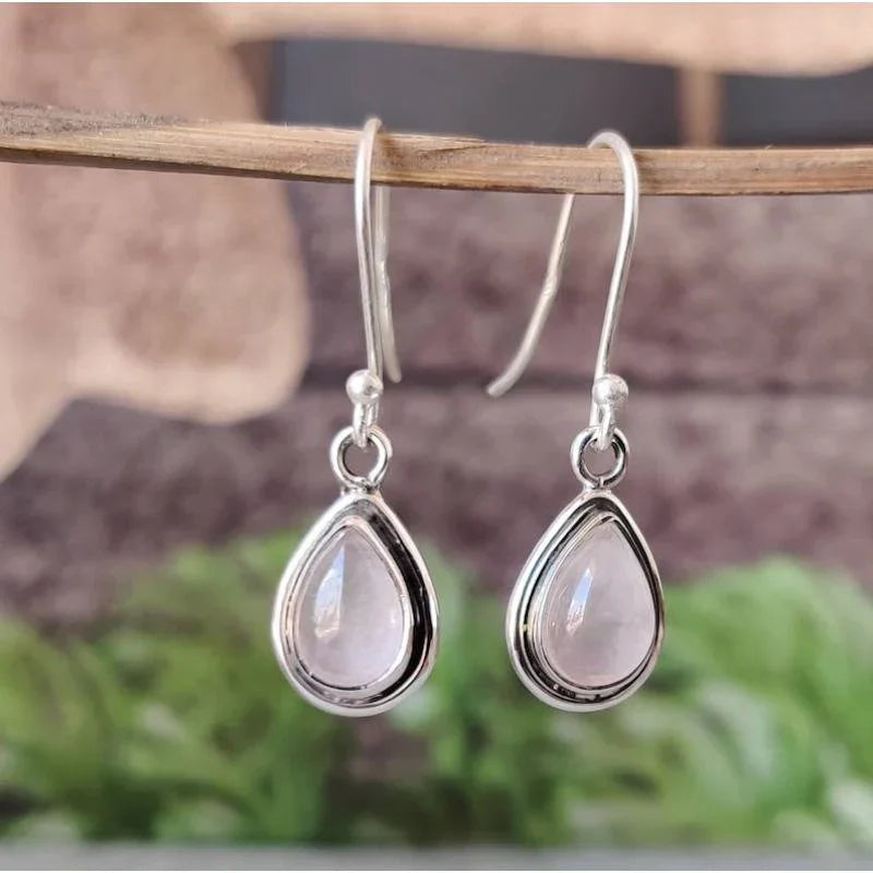 Pendientes vintage con cristal blanco colgante