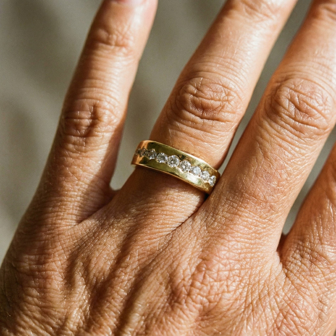Anillo vintage de oro con circonita