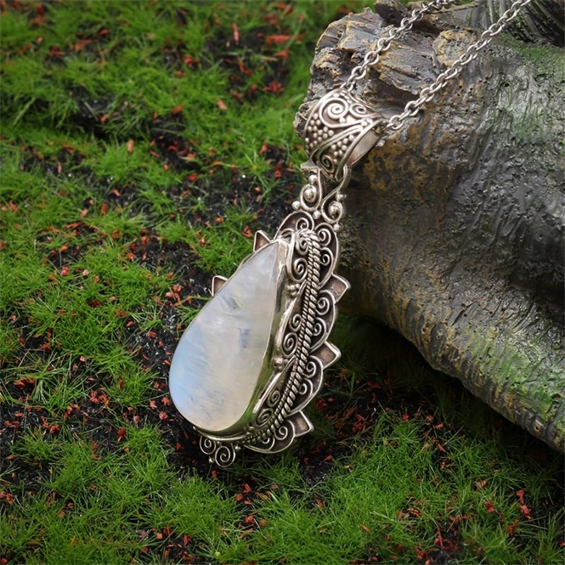 Collar con colgante vintage de piedra lunar