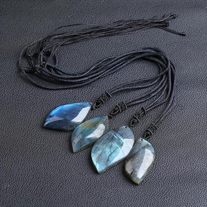 Collar de piedra lunar mágico
