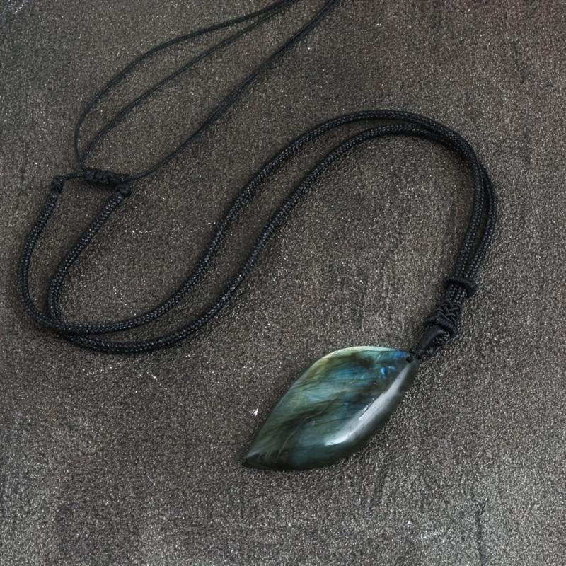 Collar de piedra lunar mágico