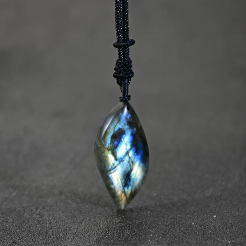 Collar de piedra lunar mágico