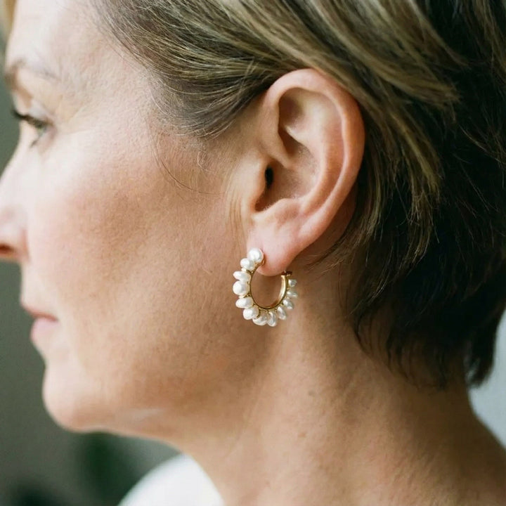 Pendientes vintage de aro con perla blanca