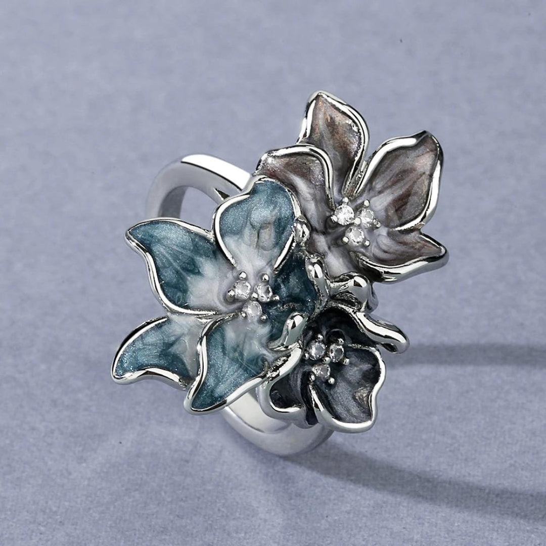 Anillo con flor exótica en plata