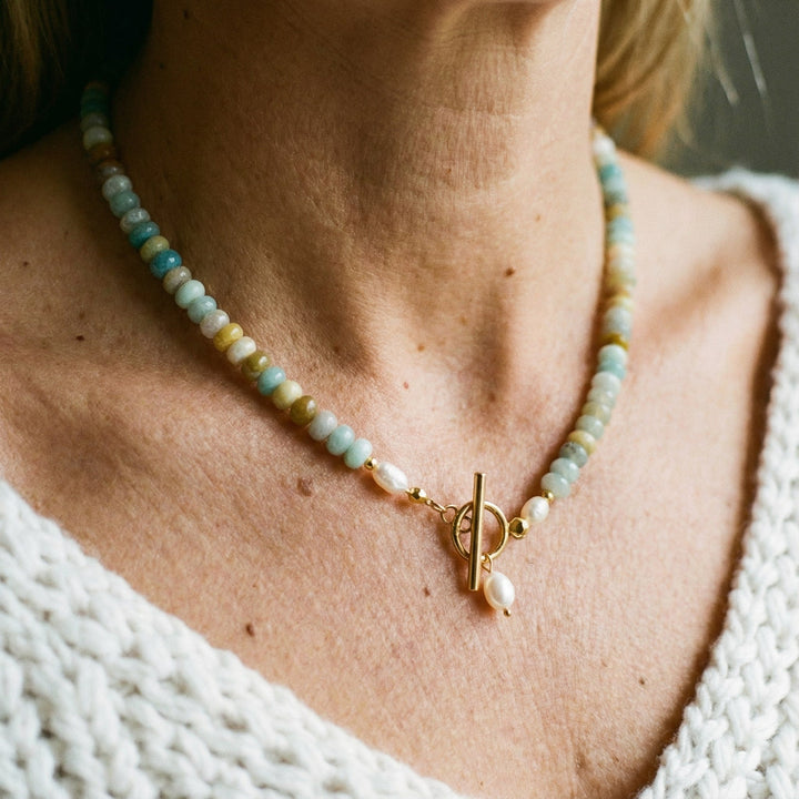 Collar dorado vintage con piedras