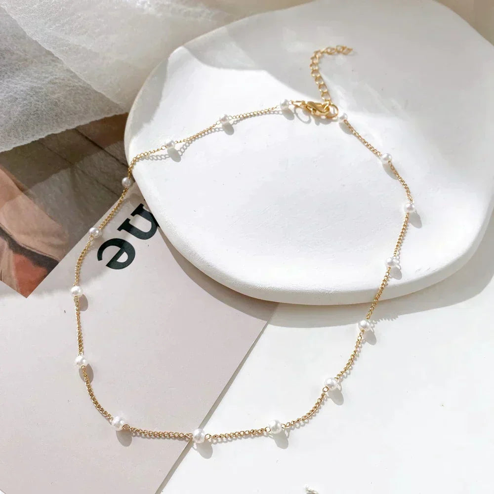 Collar pequeño de perlas en oro