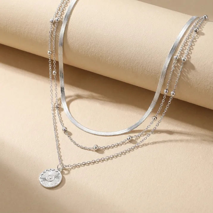 Collar plateado