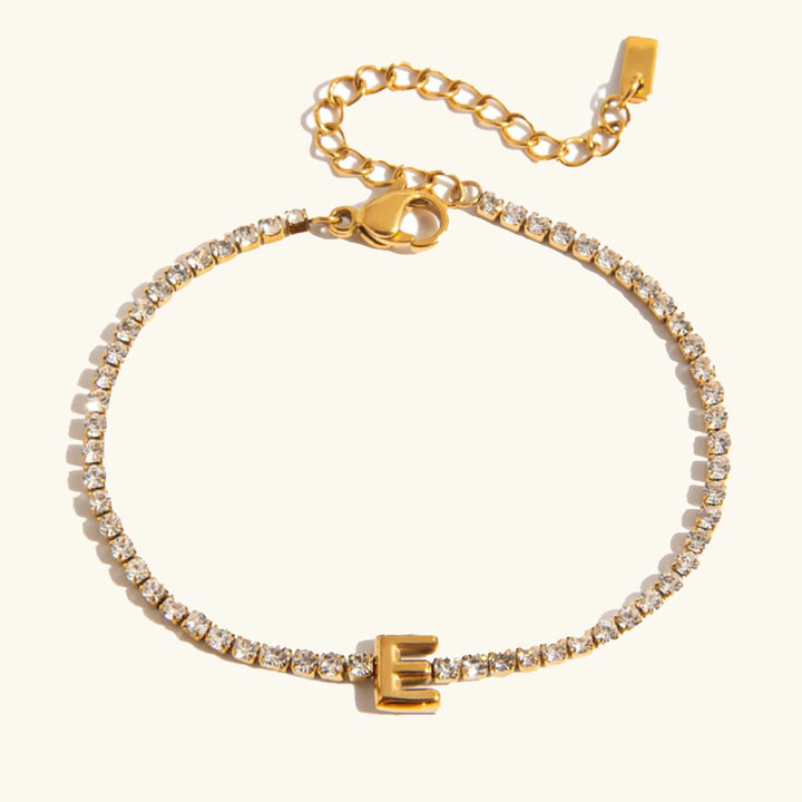 Pulsera Elegante de Oro con Letra en Burbuja