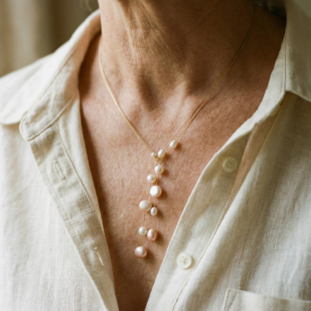 Elegante collar de perlas colgantes