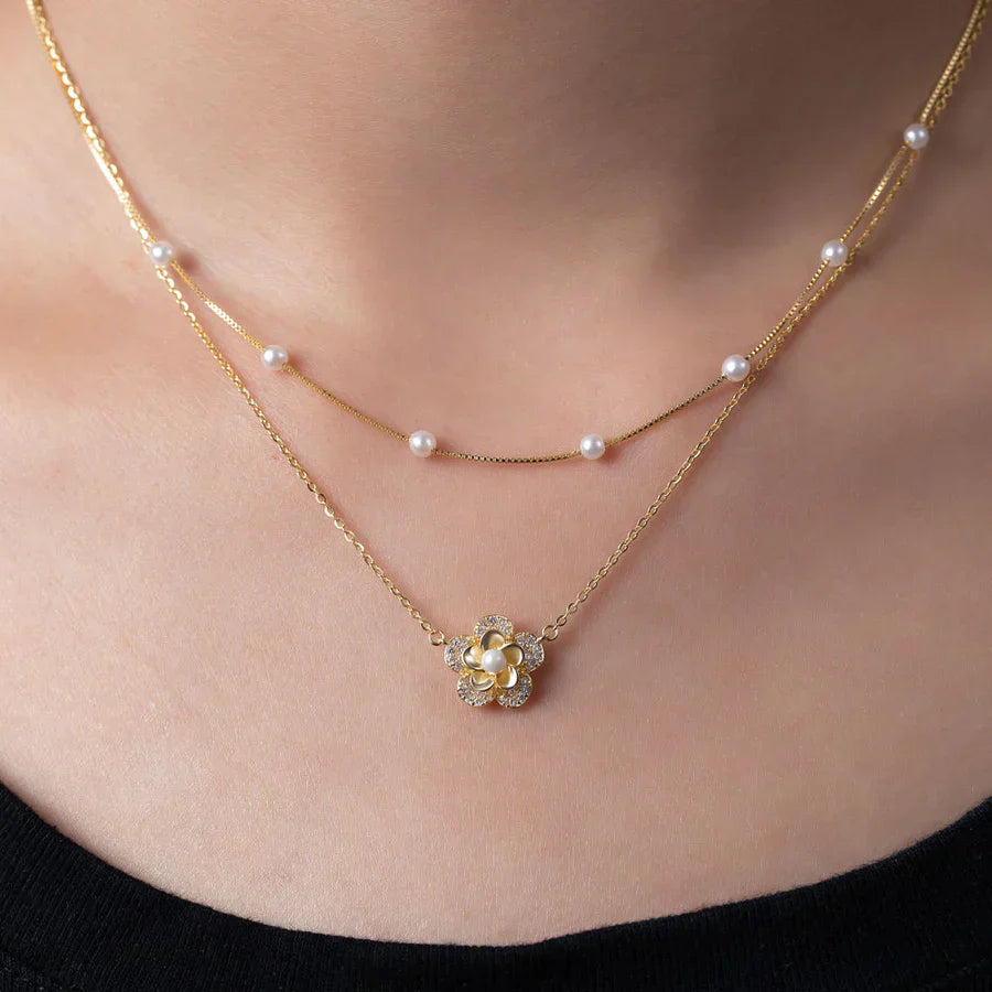 Collar de flores con perlas de doble capa