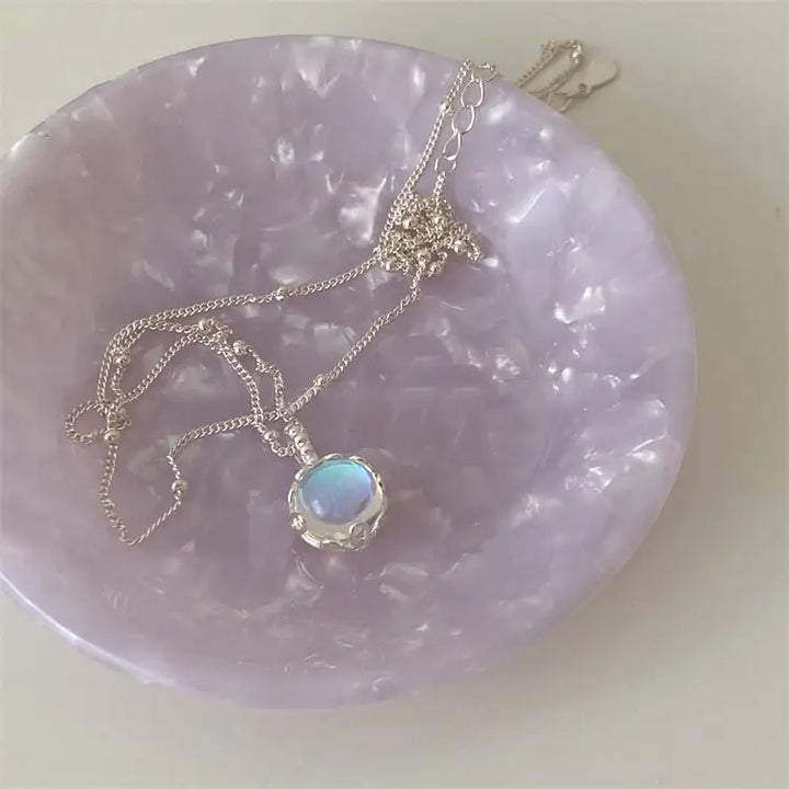 Collar con piedra de luna llena