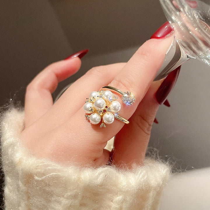 Anillo ajustable con perlas bonitas