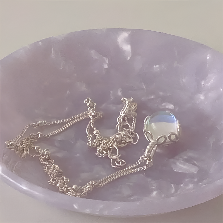 Collar con piedra de luna llena