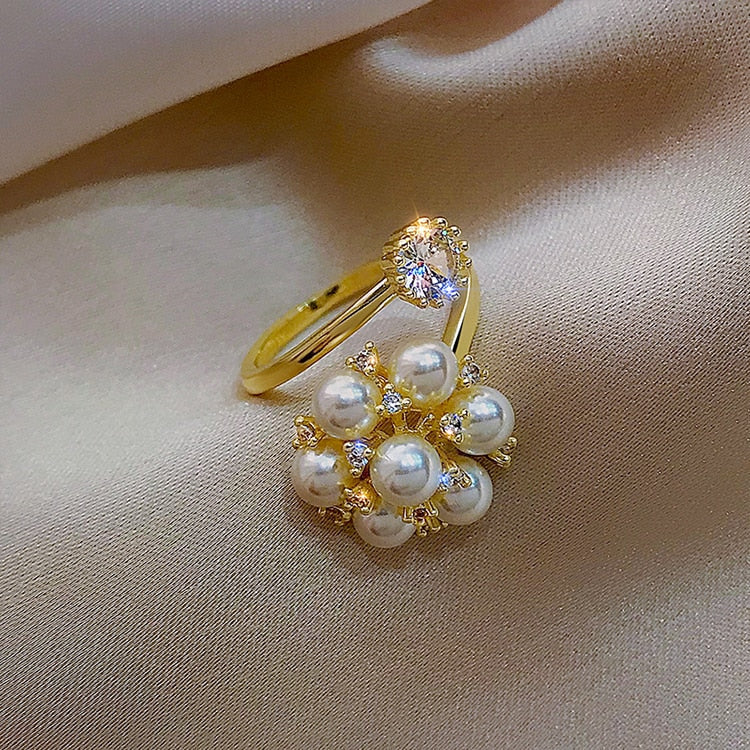 Anillo ajustable con perlas bonitas
