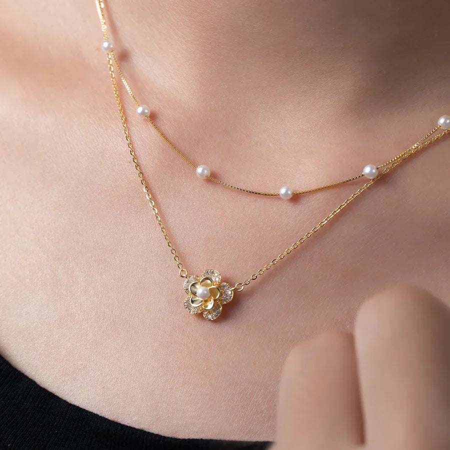 Collar de flores con perlas de doble capa