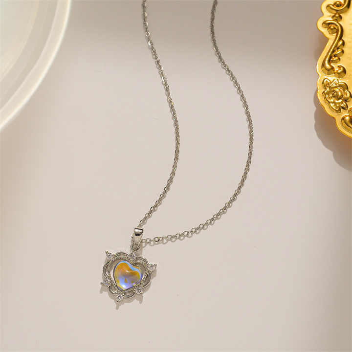 Collar de piedra lunar - Forma de corazón