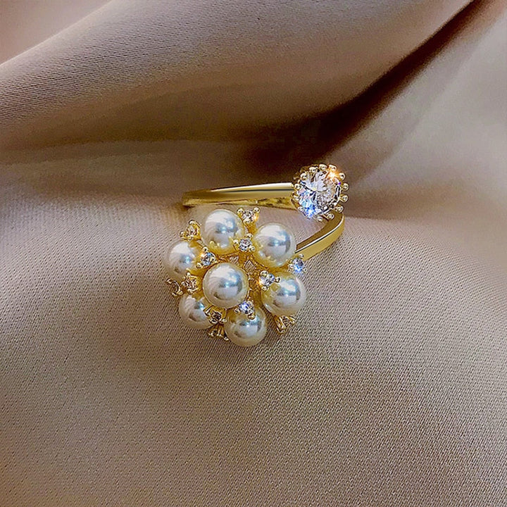 Anillo ajustable con perlas bonitas