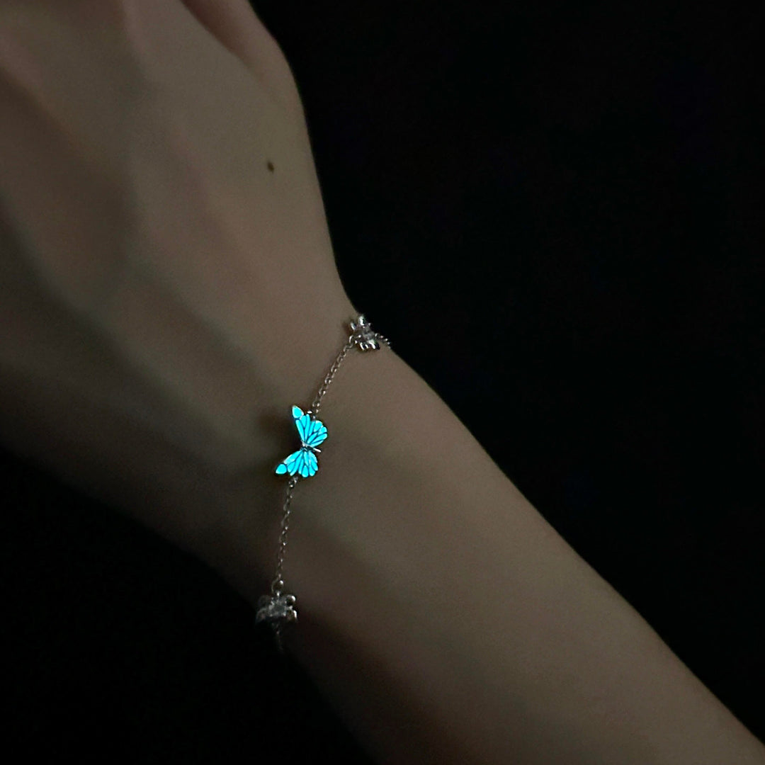 Pulsera de Plata Mariposa Azul que Brilla en la Oscuridad