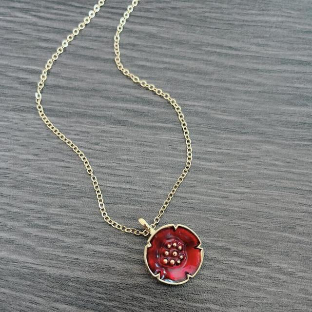 Collar vintage rojo en oro