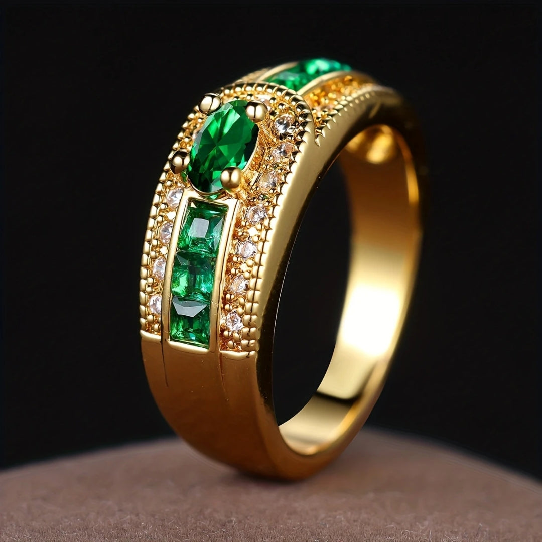 Anillo dorado brillante con verde
