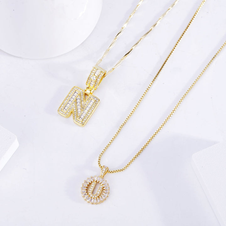 Conjunto de Collares de Oro con Inicial en Pavé