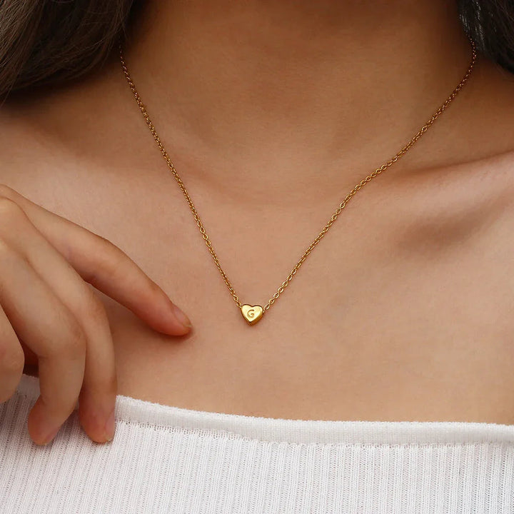 Collar de Oro con Inicial de Corazón