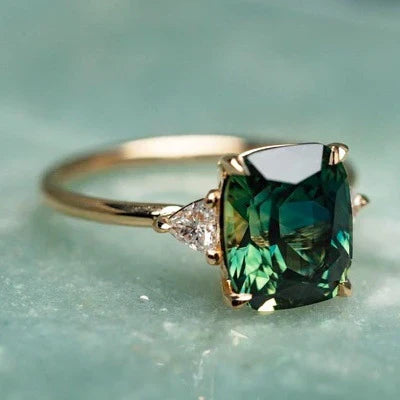 Anillo de Oro con Piedra Verde Vintage