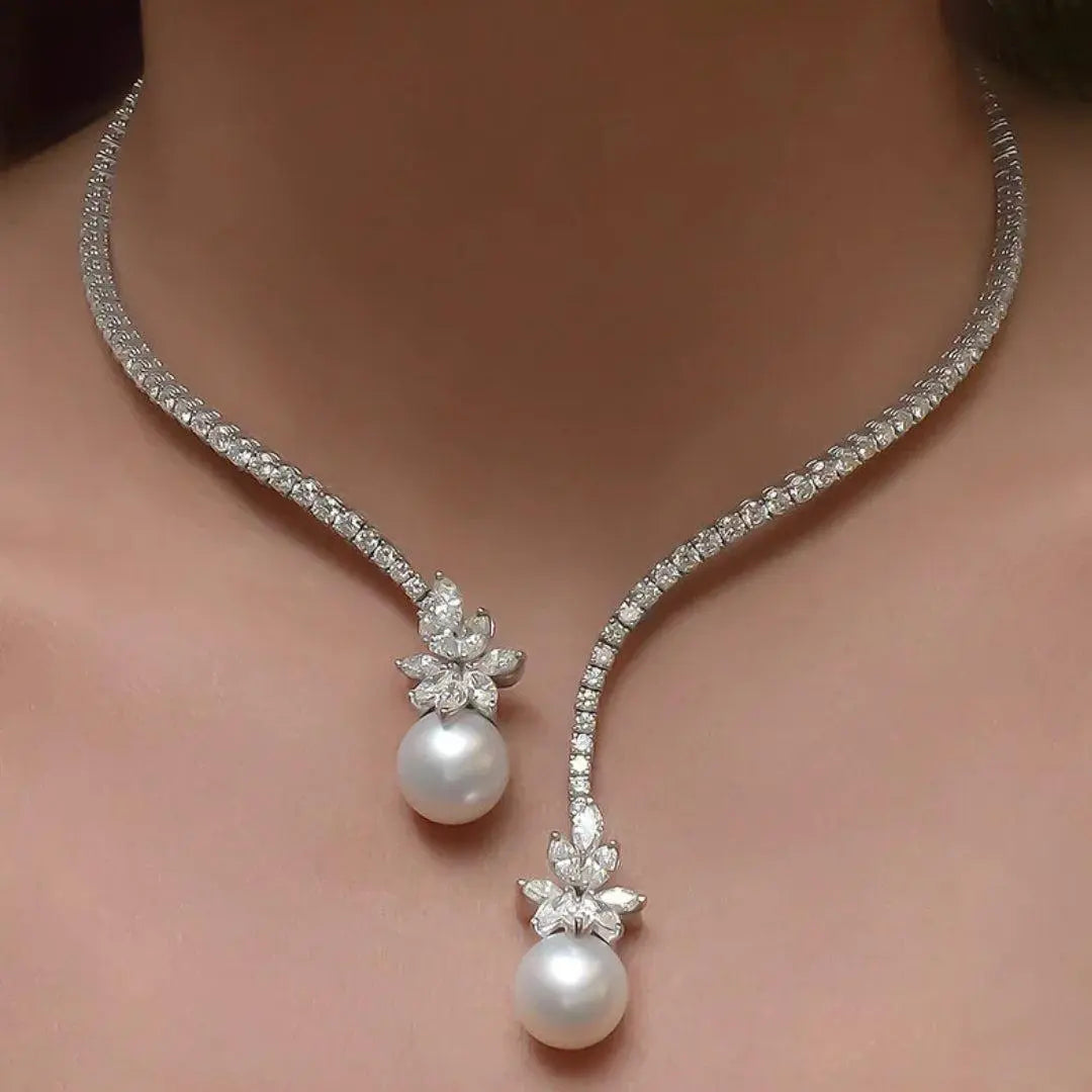 Elegante y brillante collar de perlas en plata de ley