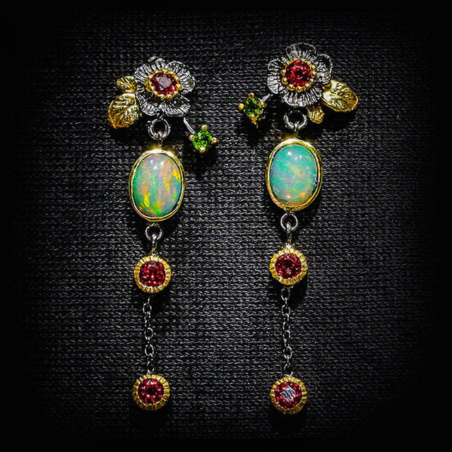 Pendientes vintage con ópalo azul y cristales rojos en oro