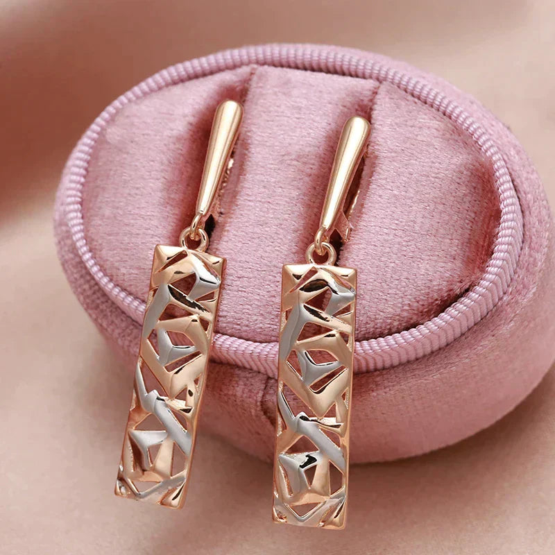 Elegantes pendientes rectangulares en oro