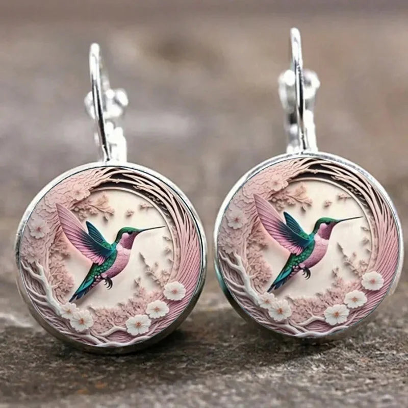 Collar con Colgante en Forma de Colibrí con Cúpula de Cristal