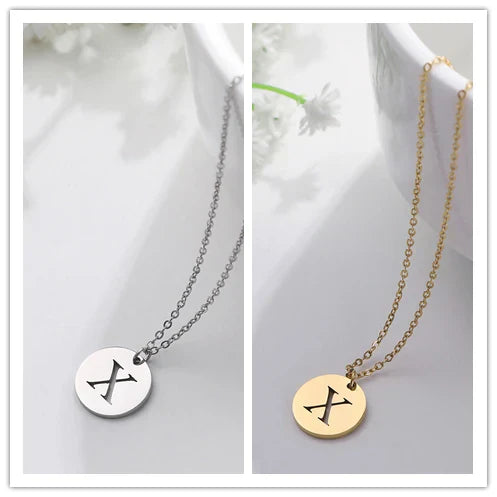 Collar de Oro con Colgante de Letra Elegante