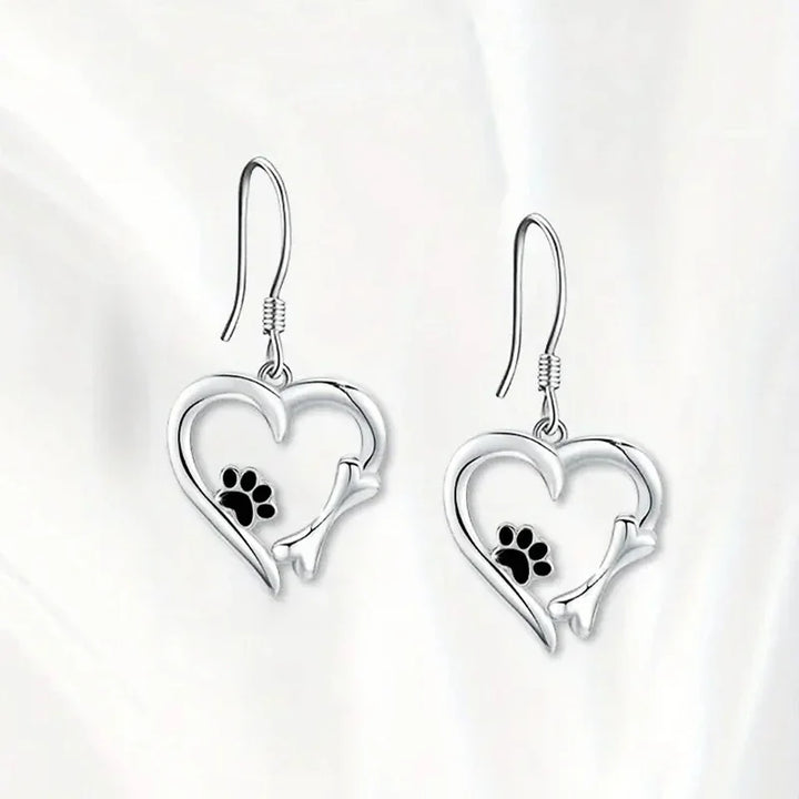 Pendientes de plata con diseño de corazón y pata
