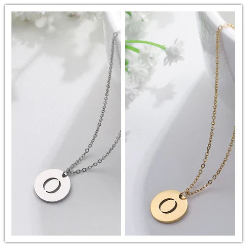 Collar de Oro con Colgante de Letra Elegante