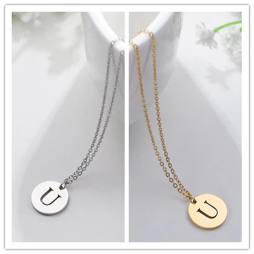 Collar de Oro con Colgante de Letra Elegante