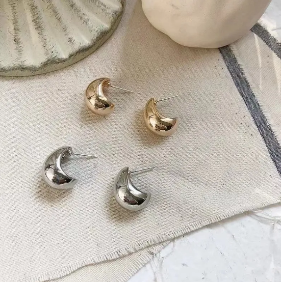 Pendientes irregulares de metal