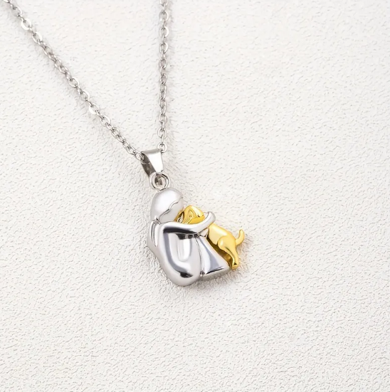 Collar dorado vintage con piedras