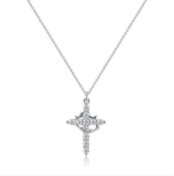 Collar con cruz y corona de diamantes