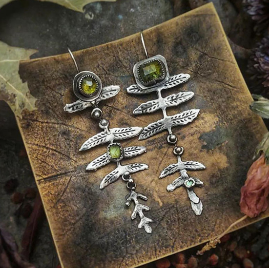 Elegantes pendientes en forma de hoja