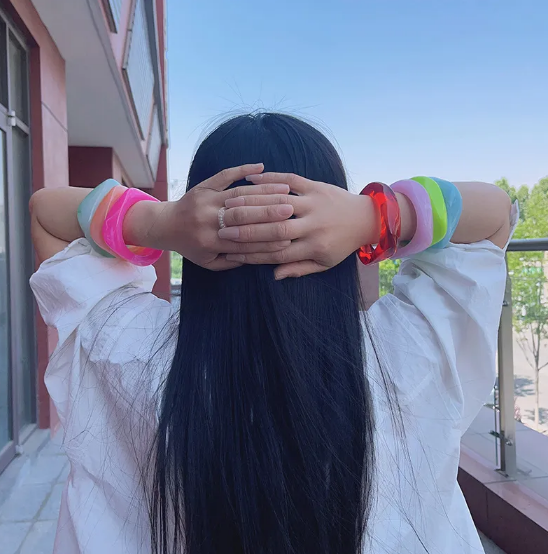 Pulsera cuadrada de acrílico de colores